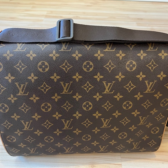 Louis Vuitton Monogram Abbesses Messenger Bag - Picture 1 of 6